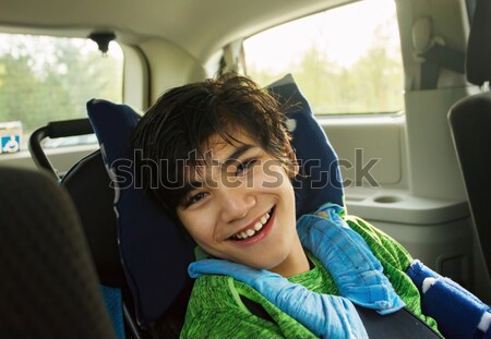 Disabili cinque anni ragazzo sedia a rotelle esterna scuolabus Foto d'archivio © jarenwicklund