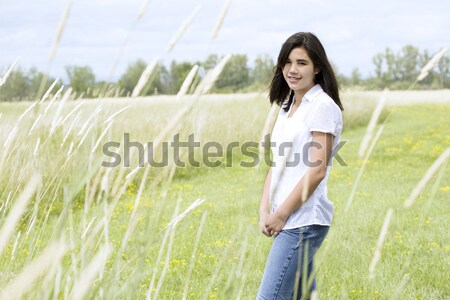Giovane ragazza piedi misty campo giovani Foto d'archivio © jarenwicklund