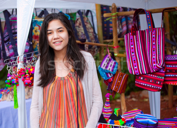 Menina adolescente compras ao ar livre bazar Tailândia mercado Foto stock © jarenwicklund