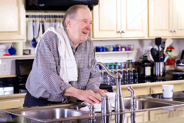 Ouderen man afwas keuken Stockfoto © jarenwicklund