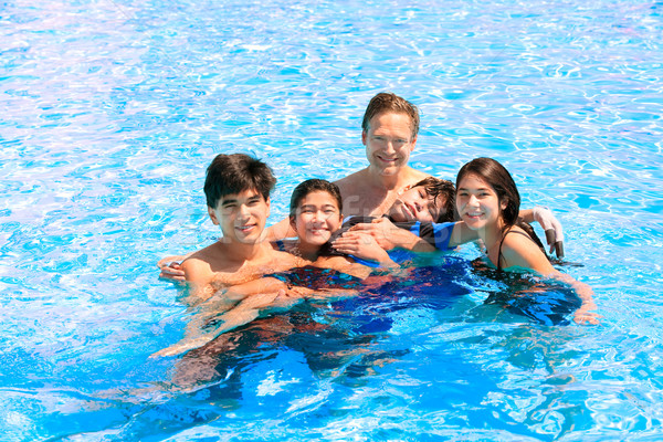 Familia natación junto piscina discapacidad hijo Foto stock © jarenwicklund