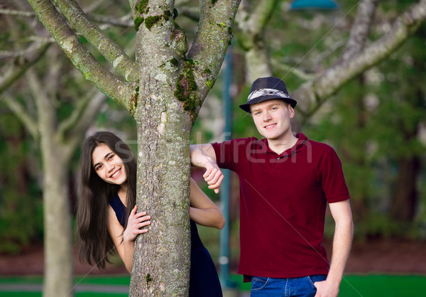 Foto stock: Jóvenes · Pareja · pie · árbol · feliz · junto