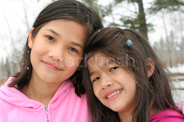 二 女孩 享受 冬天 姐妹 戶外活動 商業照片 © jarenwicklund
