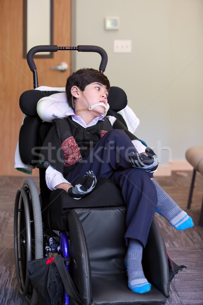 Jóképű mozgássérült nyolcéves fiú mosolyog megnyugtató Stock fotó © jarenwicklund