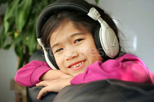 Six ans écouter de la musique casque musique enfant maison [[stock_photo]] © jarenwicklund