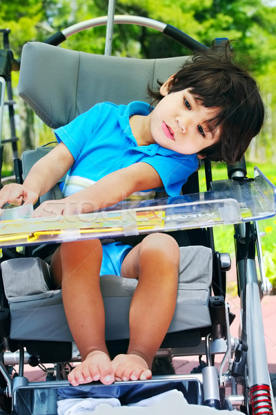 Foto stock: Inválido · criança · médico · pequeno · menino · cadeira · de · rodas