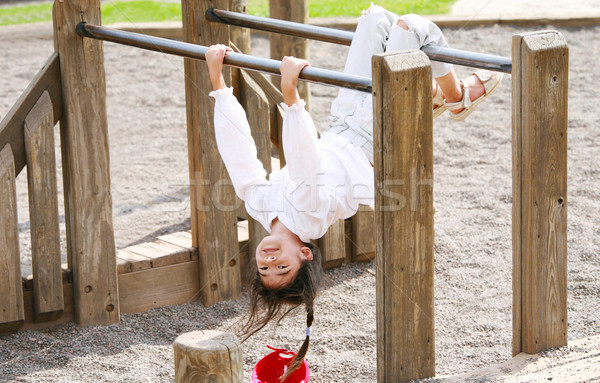 Petite fille jouer aire de jeux suspendu à l'envers parallèle [[stock_photo]] © jarenwicklund