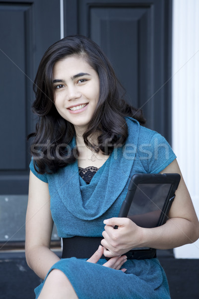 Gyönyörű jólöltözött fiatal nő tart számítógép tabletta Stock fotó © jarenwicklund