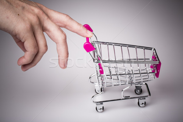 Rózsaszín bevásárlókocsi nő kéz gyönyörű fehér Stock fotó © jarin13