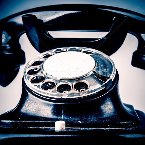 Oude zwarte telefoon stof witte geïsoleerd Stockfoto © jarin13