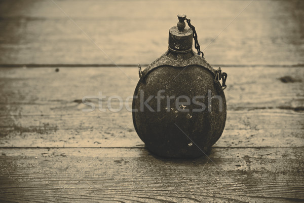 Alten Armee Flasche Jahrgang Holzfußboden Wasser Stock foto © jarin13