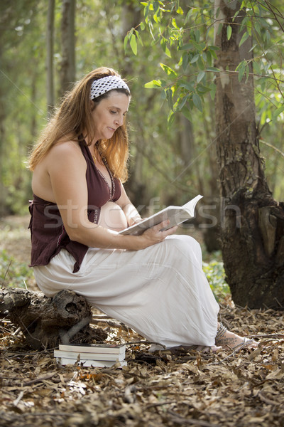 Livre maternité femme enceinte belle forêt automne [[stock_photo]] © jarp17