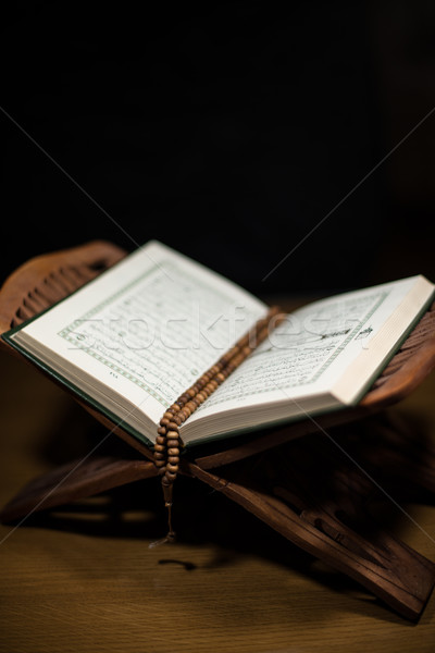 Chapelet livre papier lumière [[stock_photo]] © Jasminko