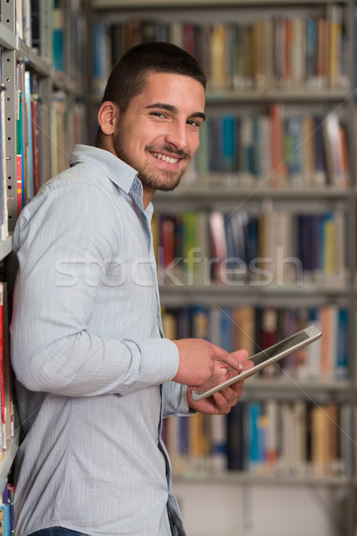 Feliz masculino estudante trabalhando laptop biblioteca Foto stock © Jasminko