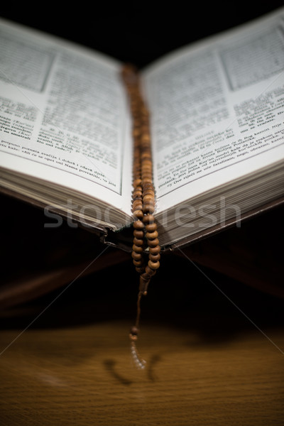 Chapelet livre lumière fond [[stock_photo]] © Jasminko