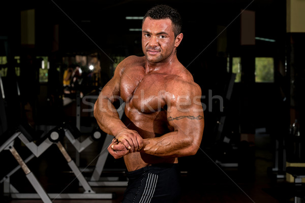 Muscolare bodybuilder lato petto uomo Foto d'archivio © Jasminko