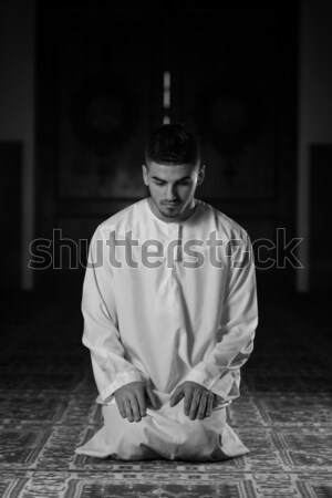 Megvilágosodás fiatal muszlim férfi készít hagyományos Stock fotó © Jasminko