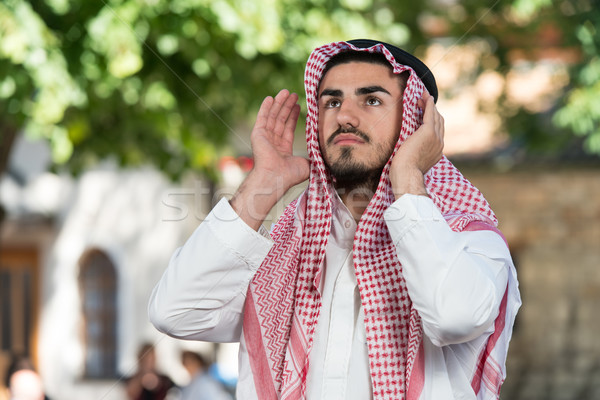 Szerény muszlim ima fiatal férfi készít Stock fotó © Jasminko