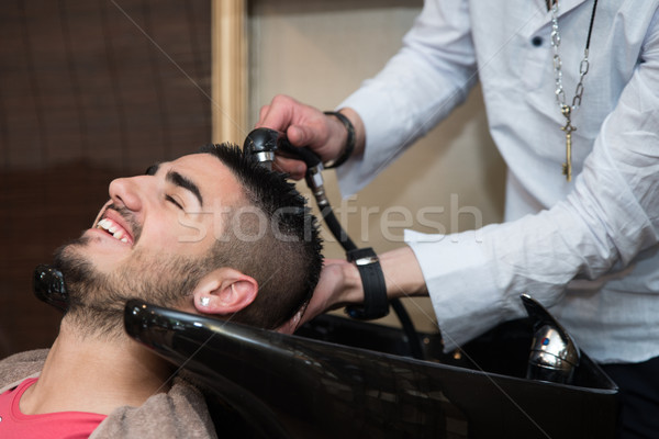 Foto stock: Peluquero · lavado · hombre · cabeza · barbero · tienda