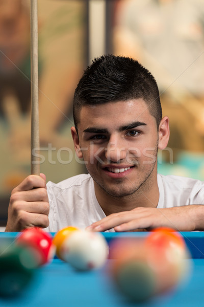 Jonge man concentratie bal man sport leuk Stockfoto © Jasminko