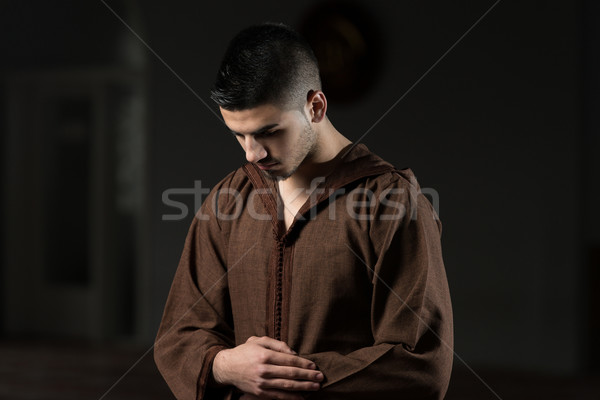 Szerény muszlim ima fiatal férfi készít Stock fotó © Jasminko