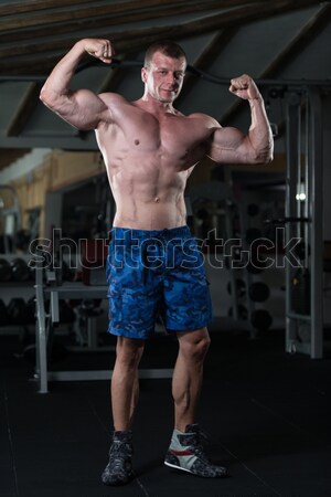 Muskularny kulturysta powrót podwoić biceps Zdjęcia stock © Jasminko