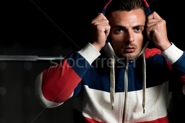 Om odihna sală de gimnastică modă portret masculin Imagine de stoc © Jasminko