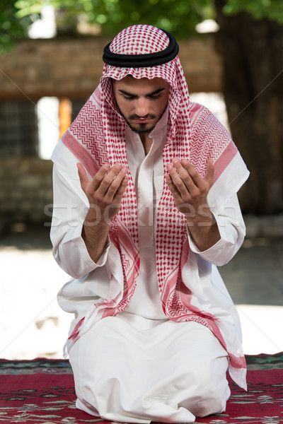 Foto stock: Muçulmano · homem · oração · mesquita · jovem