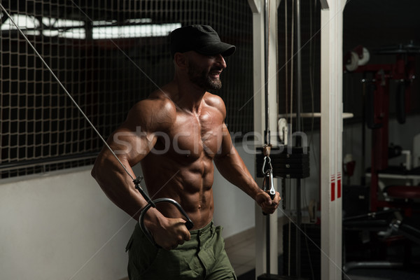 Mellkas testmozgás érett testépítő dolgozik kábel Stock fotó © Jasminko