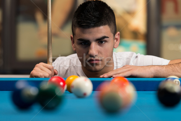 Foto stock: Retrato · joven · concentración · pelota · hombre · deporte