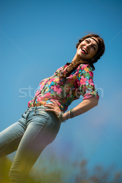 Bela mulher jeans em pé grama céu natureza Foto stock © Jasminko