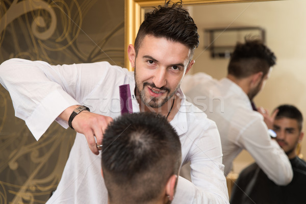 Foto stock: Peluquero · pelo · negro · tijeras · guapo · jóvenes · nuevos