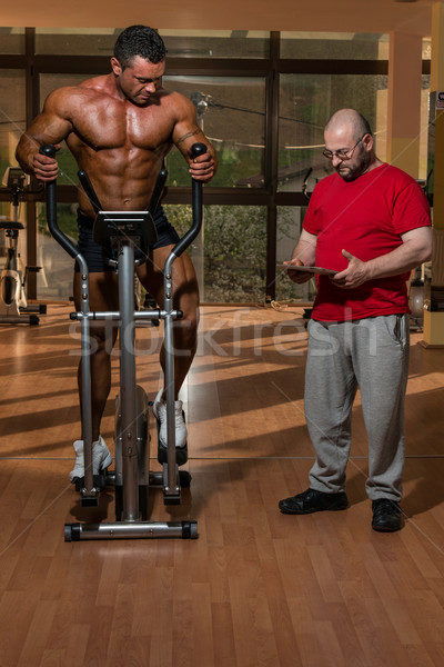 Treinamento ginásio parceiro encorajamento homem esportes Foto stock © Jasminko