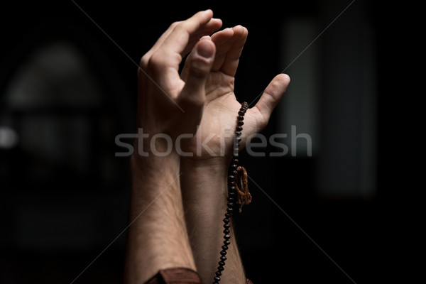 Hände halten muslim Rosenkranz Moschee Mann Stock foto © Jasminko