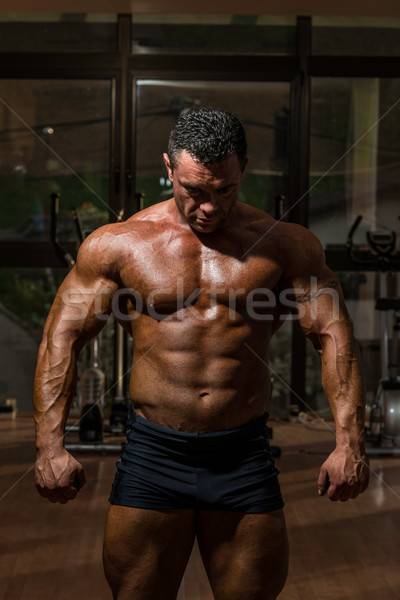 Férfi testépítő mutat test férfi szexi Stock fotó © Jasminko