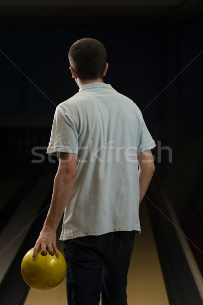 Człowiek bowling ball sportu mężczyzn zabawy Zdjęcia stock © Jasminko