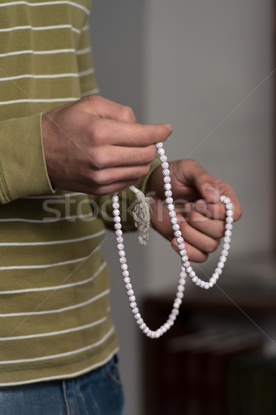 Masculina mano rosario primer plano jóvenes musulmanes Foto stock © Jasminko