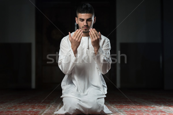 Iluminism tineri musulman om traditional Imagine de stoc © Jasminko