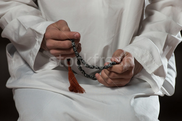 Mannelijke handen bidden rozenkrans jonge Stockfoto © Jasminko