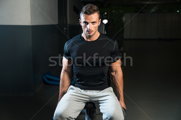 Omuz egzersiz vücut Metal erkekler güç Stok fotoğraf © Jasminko