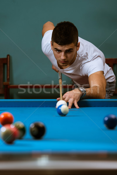 Junger Mann Zeilen up erschossen junge Männer Ball Stock foto © Jasminko