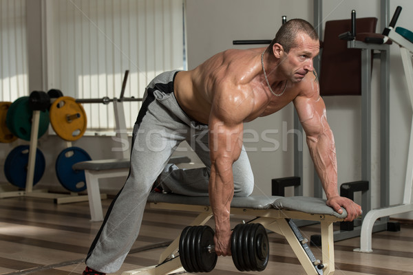 Gezonde man Maakt een reservekopie gymnasium mannelijke Stockfoto © Jasminko
