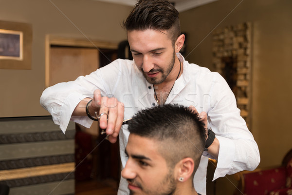 商业照片: 理发师 · 年轻人 · 英俊 · 年轻