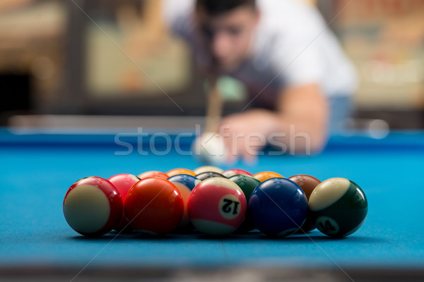 Genç kişi oynama snooker adam spor Stok fotoğraf © Jasminko