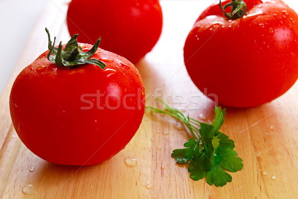 Drei frischen Tomaten Wassertropfen benutzt Gruppe Stock foto © jaycriss