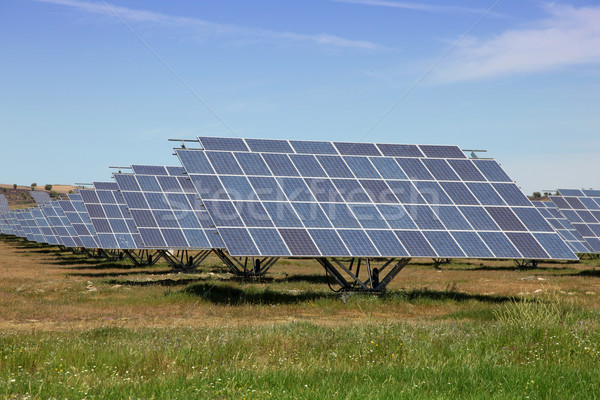 Güneş enerjisi büyük ölçek güneş çiftliği İspanya güneş enerjisi Stok fotoğraf © jeayesy