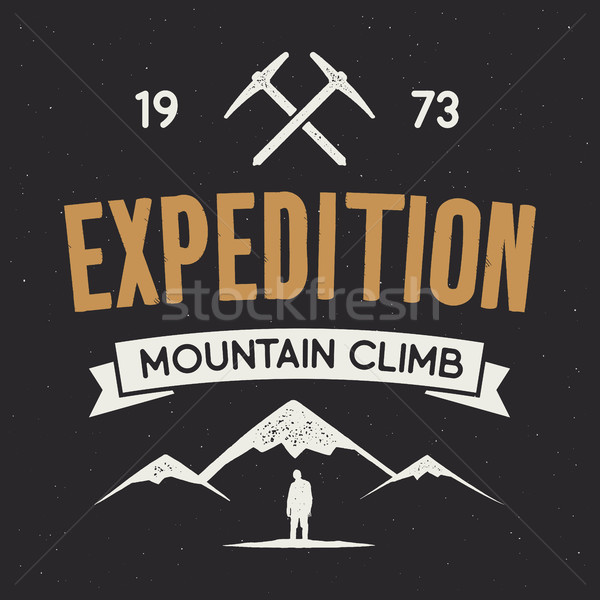 Munte expeditie etichetă alpinism simboluri tip Imagine de stoc © JeksonGraphics