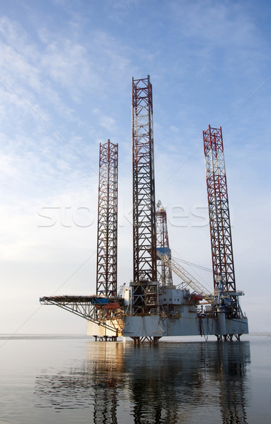 石油鑽機 海洋 藍天 雲 日落 藍色 商業照片 © jezper