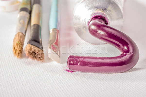 Magenta pintura al óleo tubo petróleo pintura fuera Foto stock © JFJacobsz