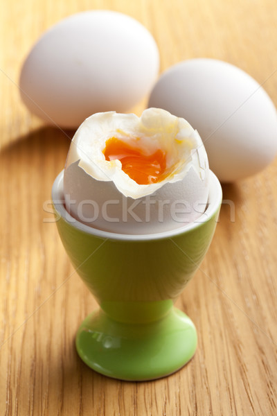 Eierdopje houten tafel ei ontbijt eten Stockfoto © jirkaejc